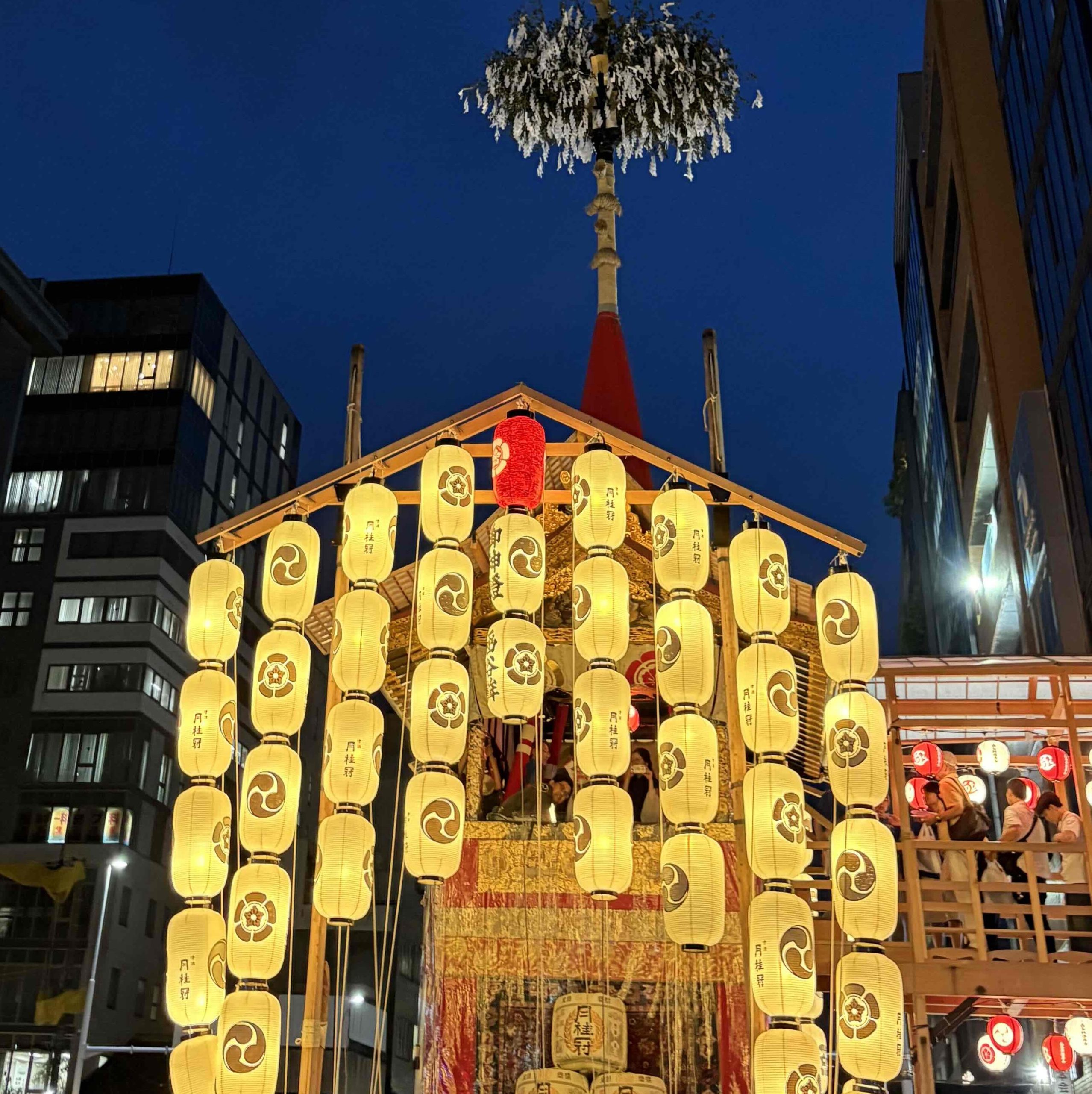 京都の夏を彩る、日本三大祭のひとつ「祇園祭」～夜～